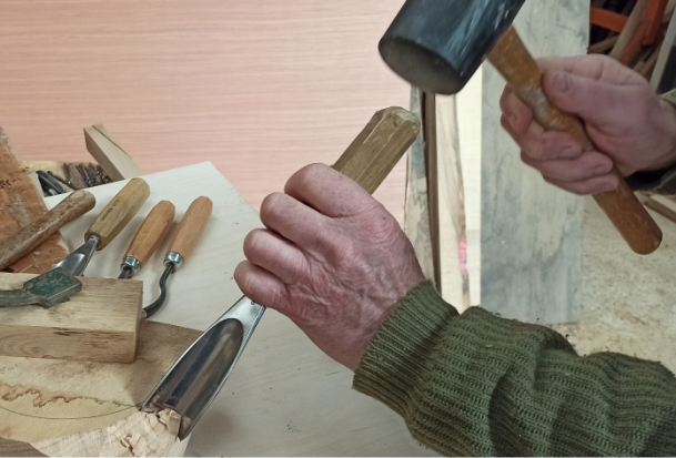ebenisteriechapron-hands